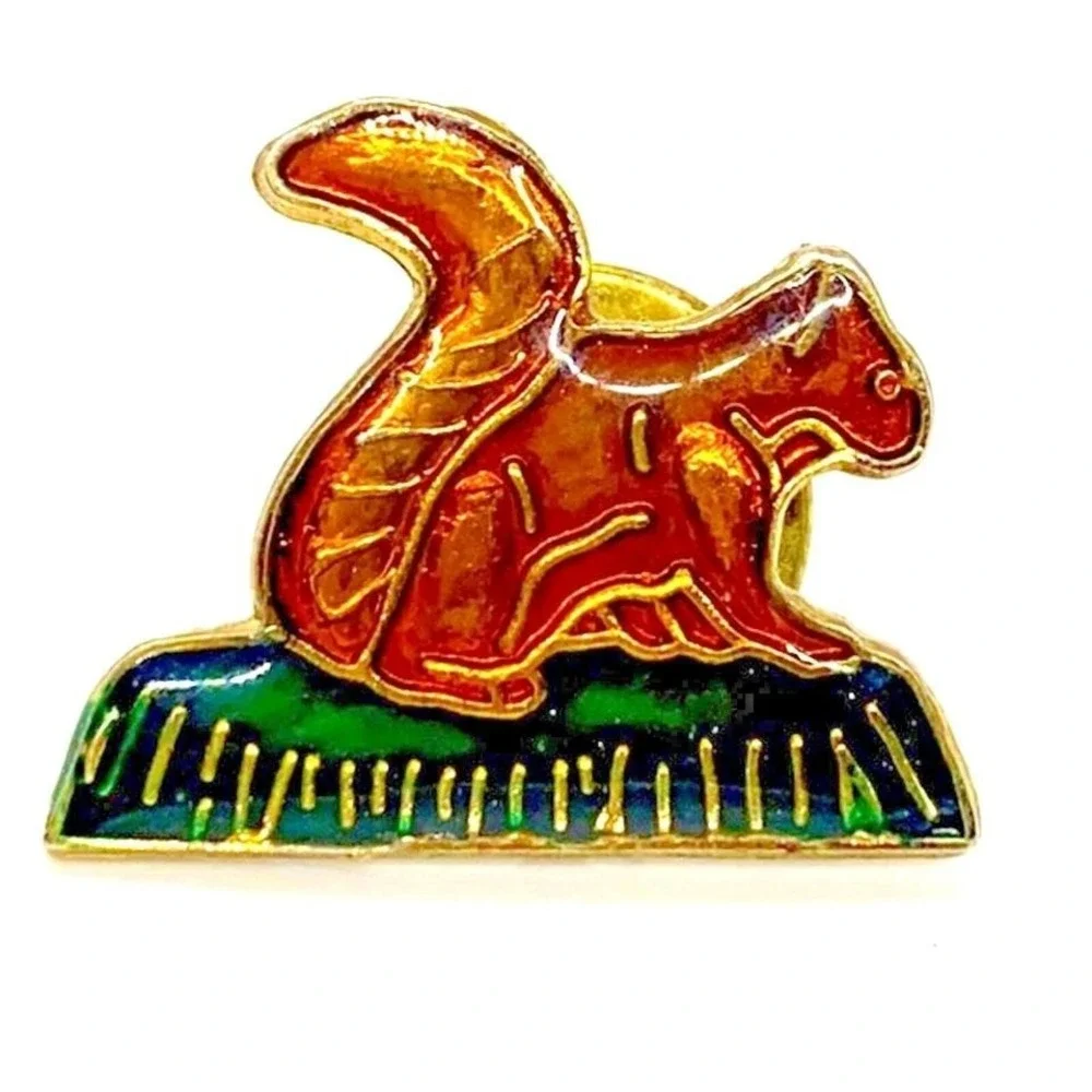 Brown Squirrel lapel pin, jacket, hat, vest, book bag pin, animal‎ lovers, outd